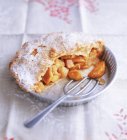 Parzialmente mangiato torta di mele — Foto stock