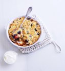 Closeup view of apple and blueberry crumble — Stock Photo