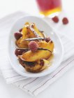Closeup view of caramelised apple with vanilla and raspberries — Stock Photo