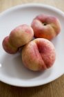 Ripe vineyard peaches — Stock Photo