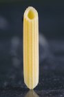 Pezzo di penne fresche rigate pasta — Foto stock