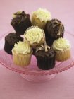 Lemon and chocolate cupcakes — Stock Photo