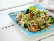 Salada de macarrão com legumes — Fotografia de Stock