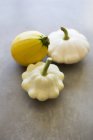 Courges d'été blanches et jaunes — Photo de stock