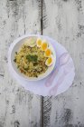 Kedgeree-Reisgericht mit geräucherter Makrele — Stockfoto