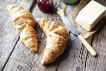 Frisch gebackene Croissants — Stockfoto