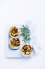 Pfannkuchen mit Pilzen und Speck — Stockfoto