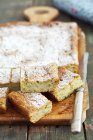 Zucchini-Kuchen mit Zimt und Puderzucker — Stockfoto