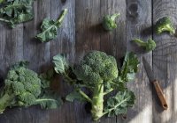 Broccolis verde fresco - foto de stock