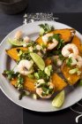 Sweet potatoes with prawns and limes  on white plate — Stock Photo