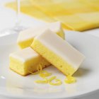 Tre fette di torta al limone — Foto stock