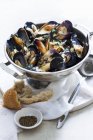 Mussels cooked in white wine — Stock Photo