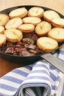 Тушеная говядина и картофель — стоковое фото