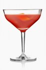 Cocktail rosso con arancia — Foto stock