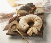 Pão de trigo e gergelim — Fotografia de Stock