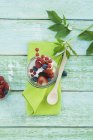 Yogurt with fresh berries — Stock Photo