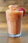 Peach smoothie with juice — Stock Photo