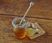 Miel et gingembre racine — Photo de stock