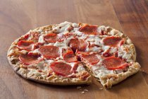 Baked Pepperoni pizza — Stock Photo