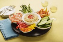 Pepper dip with prawns and raw vegetables in bowls — Stock Photo