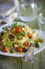 Espaguetis con verduras - foto de stock