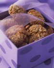 Мигдальне печиво в коробці — стокове фото