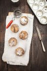 Muffins de chip com açúcar de confeiteiro — Fotografia de Stock