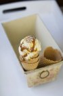 Vanilla ice cream with caramel sauce — Stock Photo