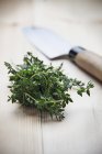 Fresh thyme and knife — Stock Photo