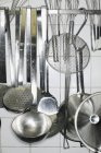 Varios utensilios de cocina - foto de stock