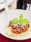 Spaghetti mit vegetarischem Bolognese — Stockfoto