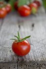 Tomate cherry fresco - foto de stock