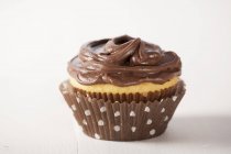 Cupcake with chocolate frosting — Stock Photo