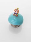 Cupcake décoré avec une figure de clown — Photo de stock