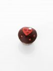 Cupcake decorado com coração sorridente — Fotografia de Stock