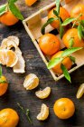 Mandarini freschi con foglie — Foto stock