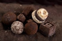 Chocolates variados de diferentes tipos — Fotografia de Stock