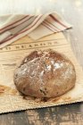 Pagnotta di pane alle olive — Foto stock