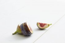 Fresh sliced fig — Stock Photo
