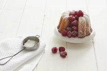 Vanilla cake with raspberries — Stock Photo