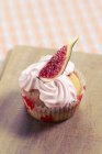 Cupcake aux fraises et figues — Photo de stock