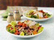 Warm jerk chicken salad with peppers, sweet potatoes and red onions — Stock Photo