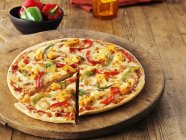 Hot and spicy chicken pizza — Stock Photo
