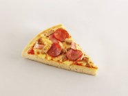 Fatia de pizza de pepperoni — Fotografia de Stock