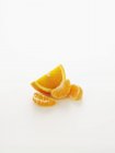 Cuña naranja y segmentos - foto de stock