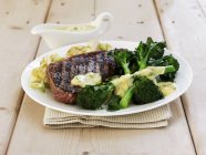 Steak de surlonge au brocoli — Photo de stock