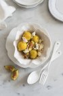 Fig salad with cheese — Stock Photo