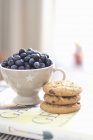 Fresh blueberries and chocolate chip cookies — Stock Photo
