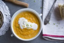 Морквяно-імбирний суп з вершками — стокове фото