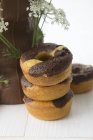 Donuts marmorizados com cerefólio — Fotografia de Stock